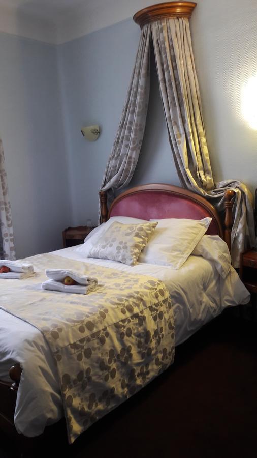 Logis Hotel Et Restaurant Du Dauphin Sées Buitenkant foto