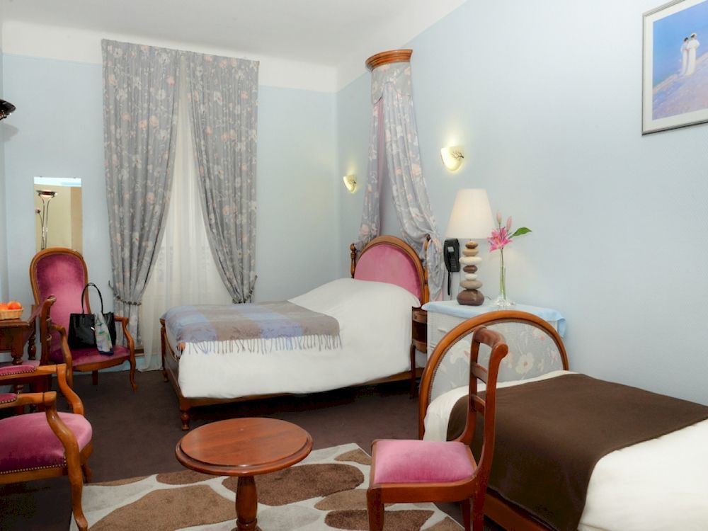 Logis Hotel Et Restaurant Du Dauphin Sées Buitenkant foto