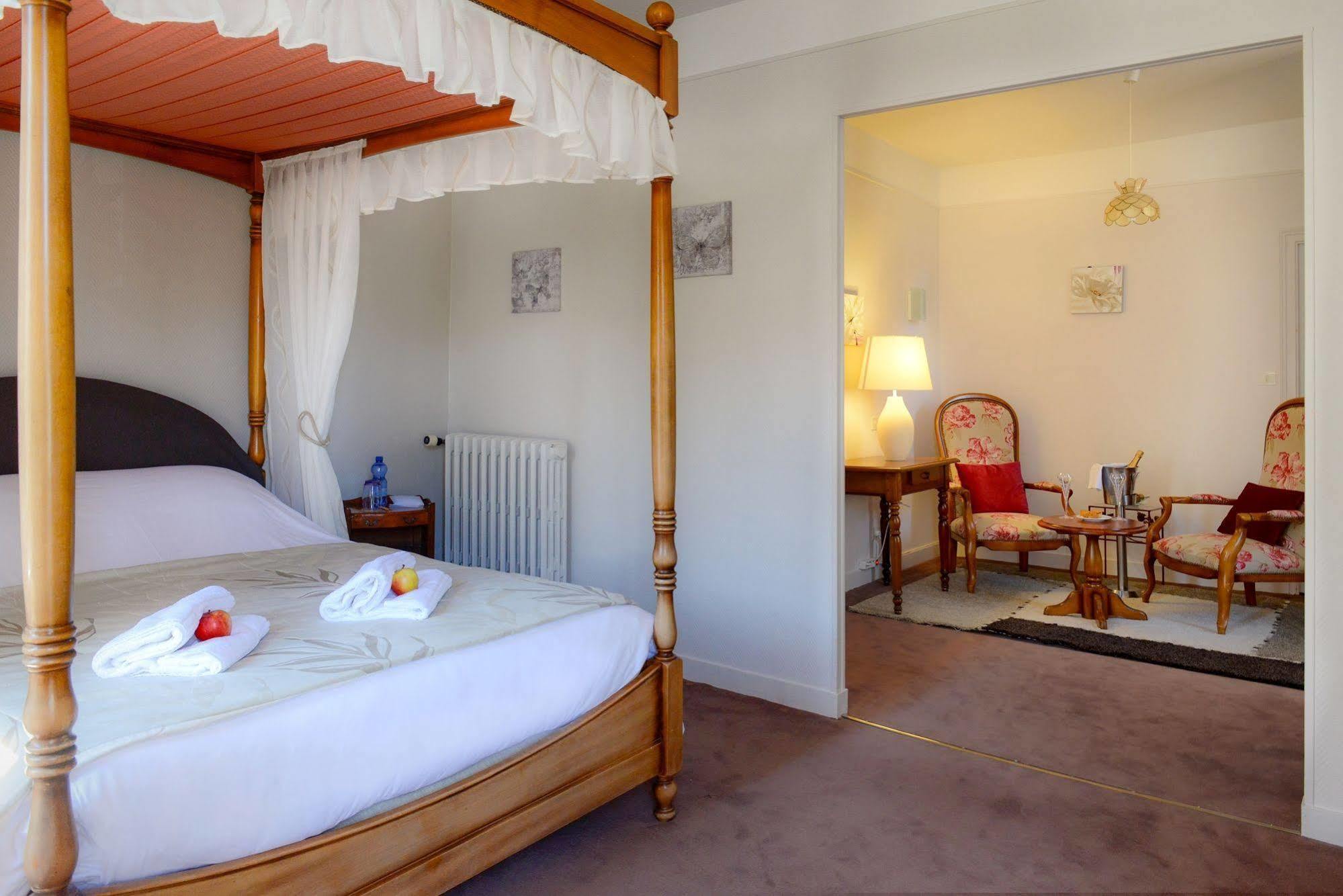 Logis Hotel Et Restaurant Du Dauphin Sées Buitenkant foto